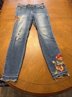I.N.C. Denim Embroidered Floral Ankle Taw Hem Jeans Size 6 29” inseam EUC